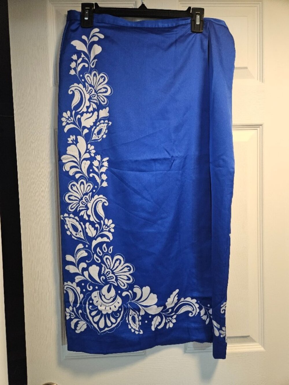 Ann Taylor Blue and White Skirt